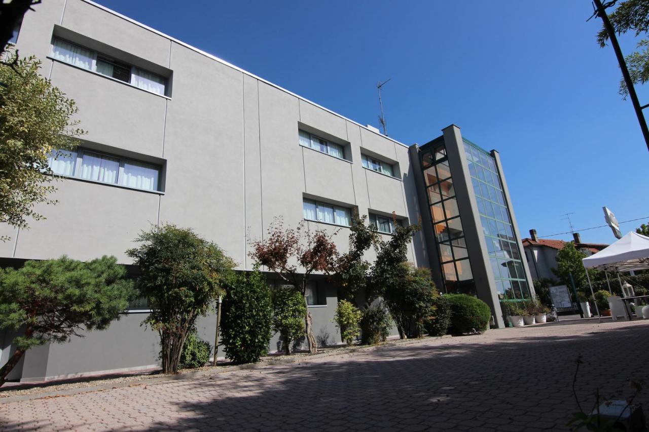 Green Hotel Poviglio  Buitenkant foto