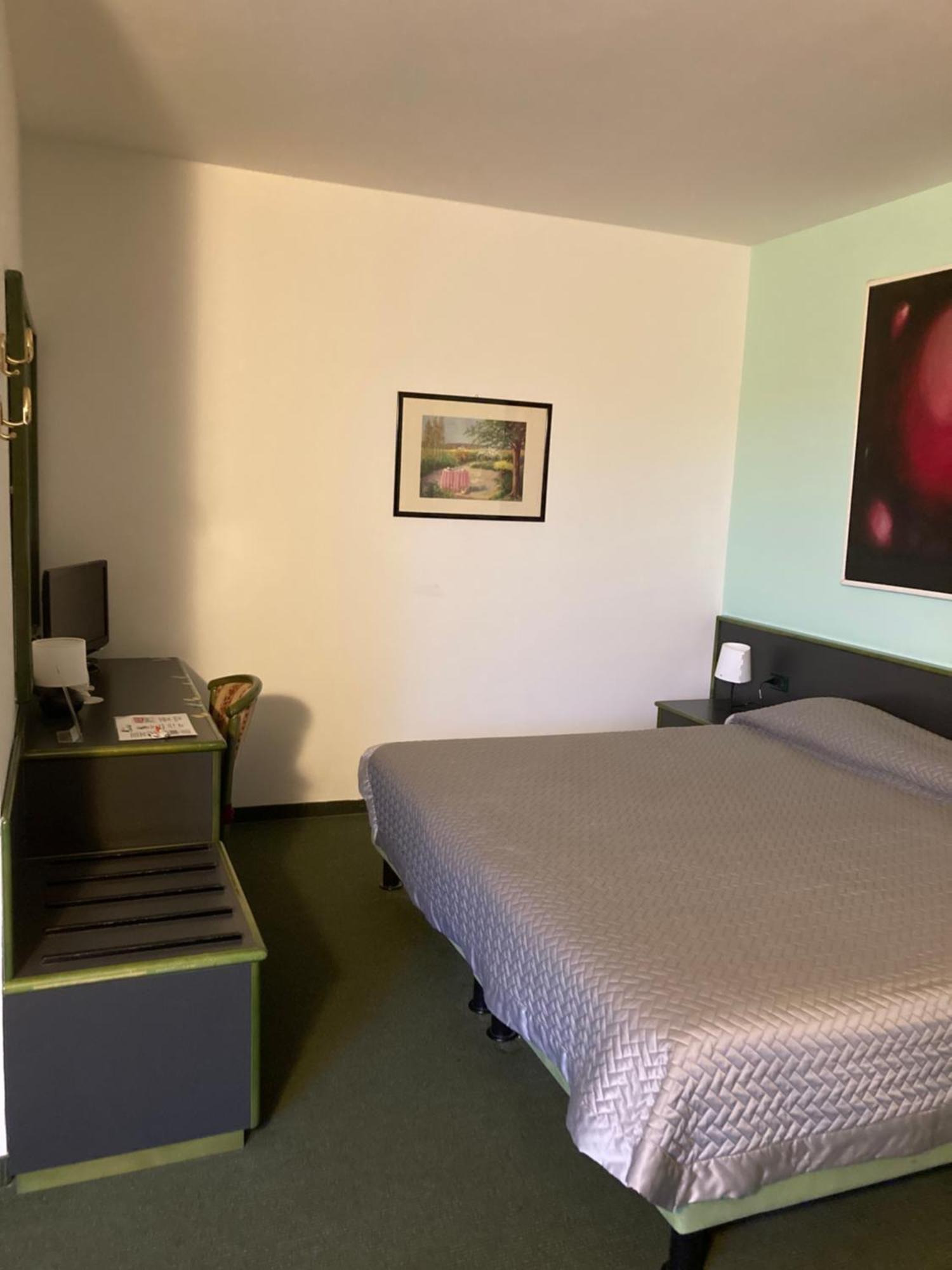 Green Hotel Poviglio  Buitenkant foto