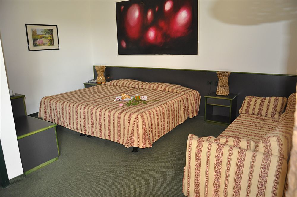 Green Hotel Poviglio  Buitenkant foto
